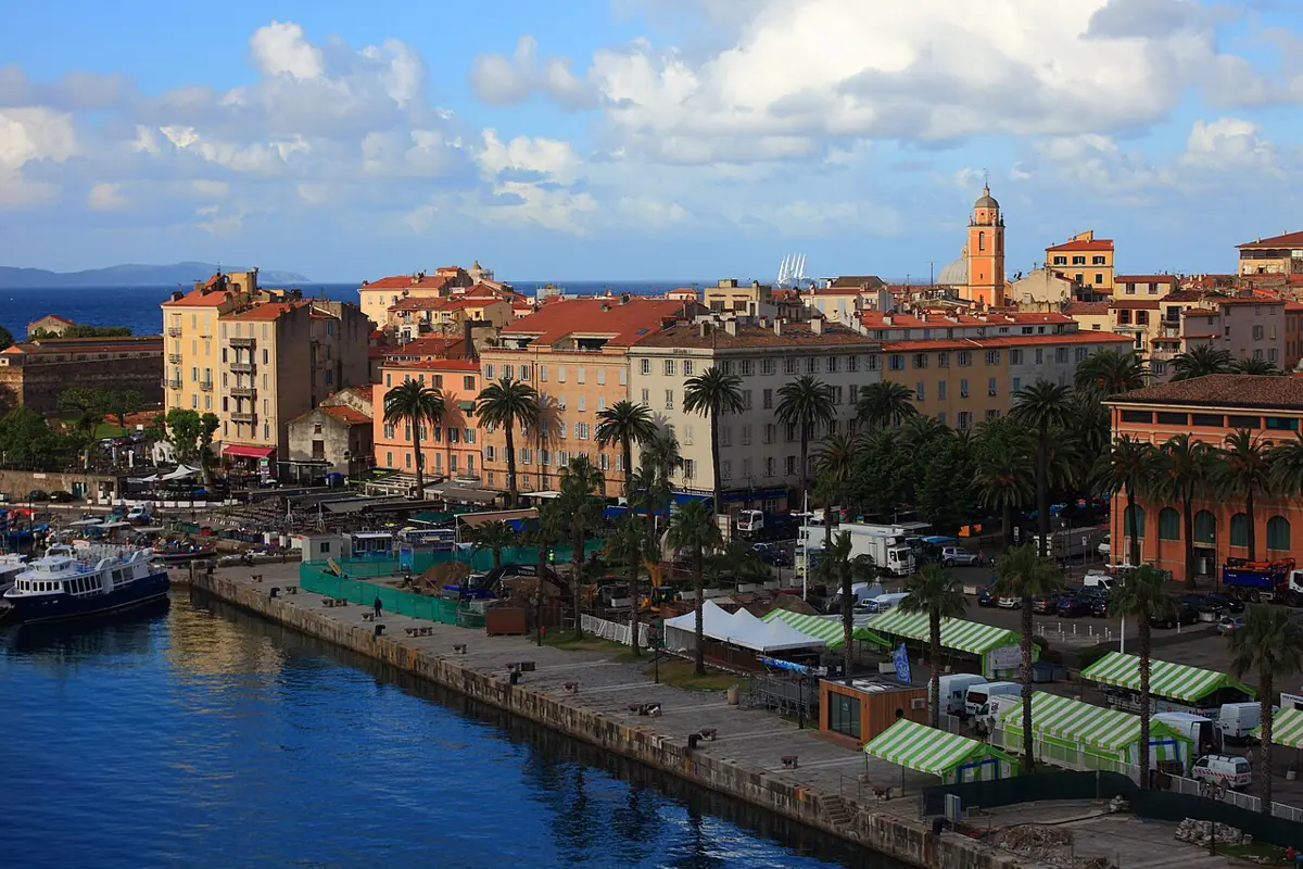Altstadt und Ufer von Ajaccio auf Korsika
