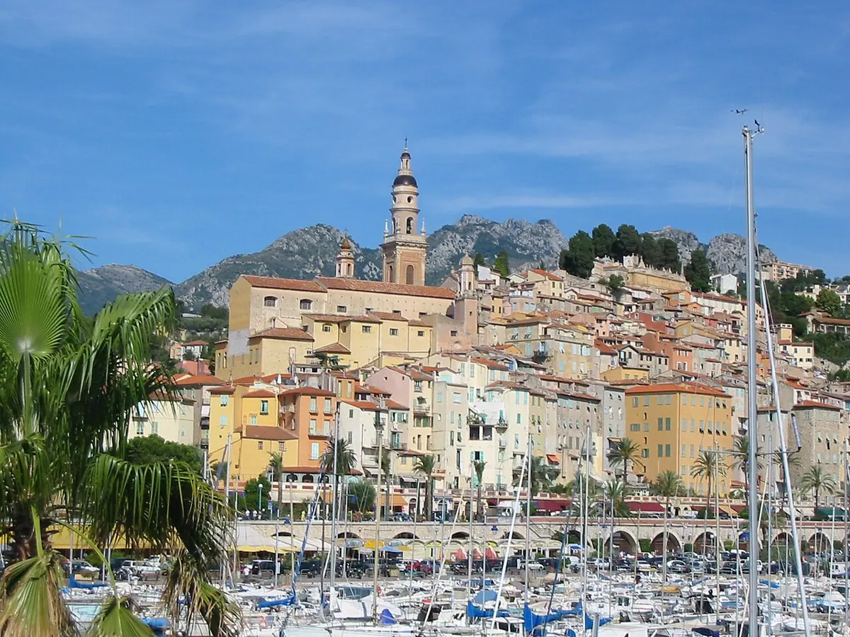 Altstadt von Menton mit dem Turm von Saint-Michel