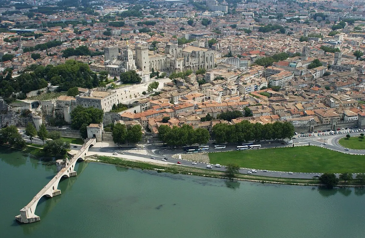 Avignon und die Rhône aus der Luft