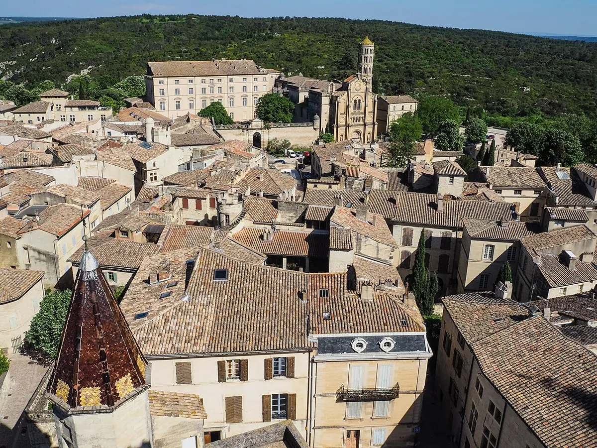 Blick vom Herzogspalast über die Dächer von Uzès