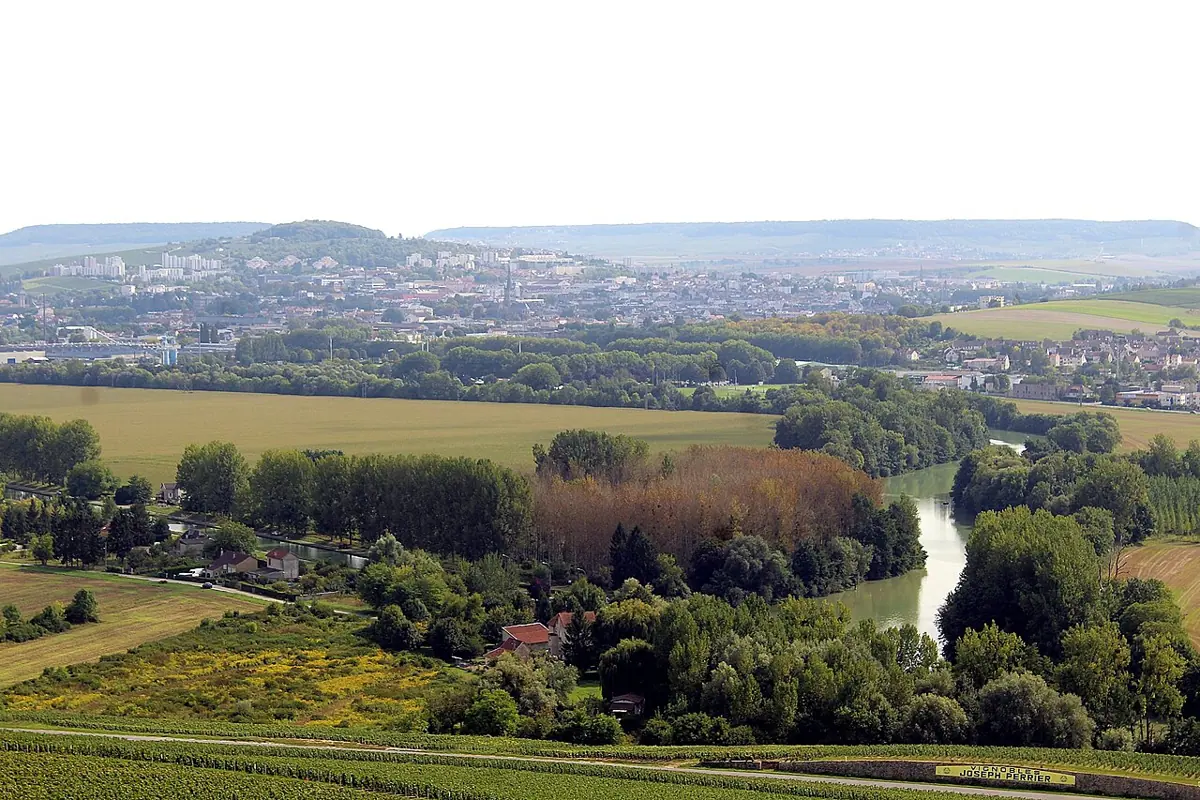 Blick von Hautvillers über Weinberge nach Épernay
