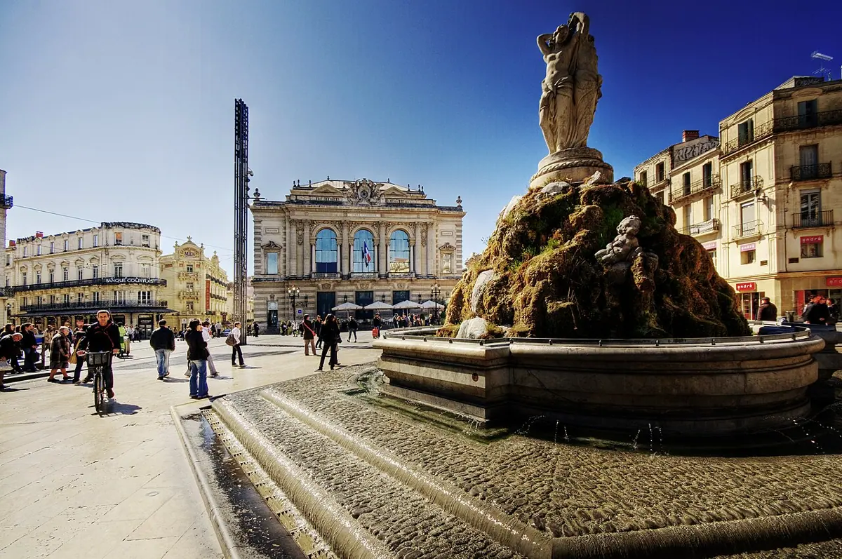 Brunnen der Drei Grazien und Oper am Place de la Comédie
