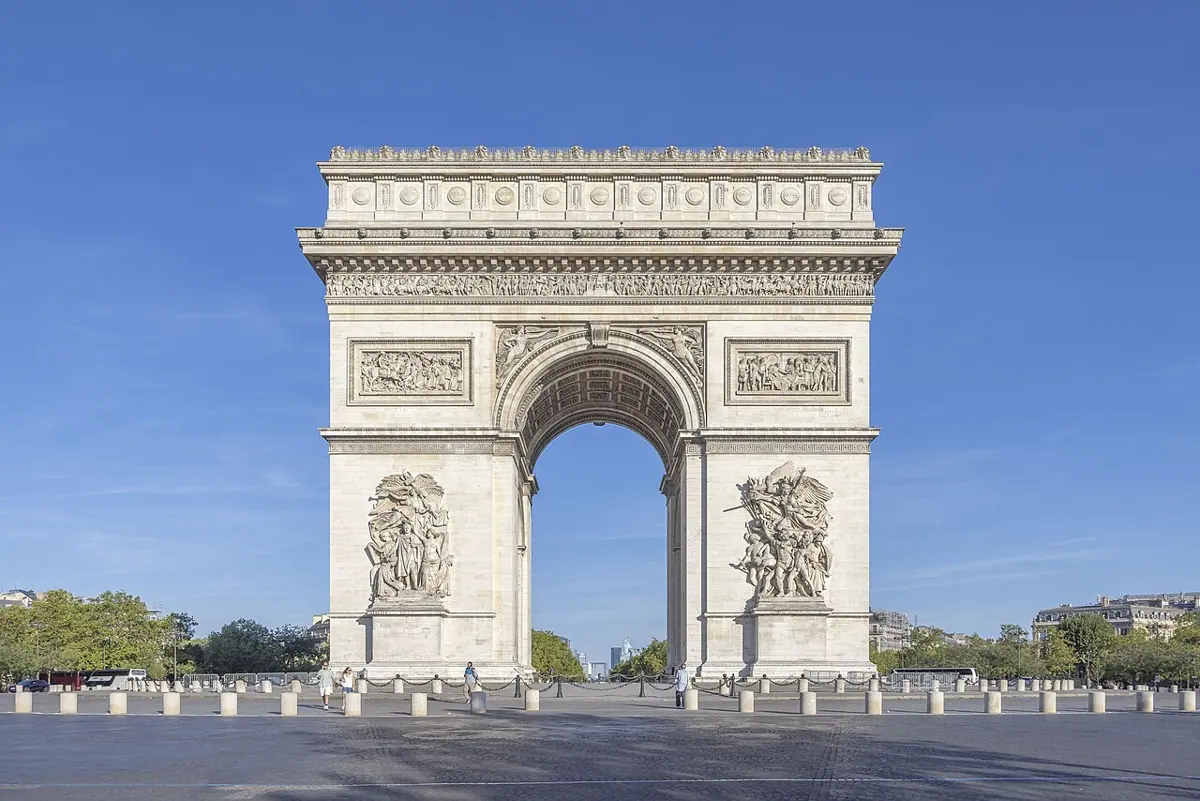 Der Arc de Triomphe auf der Place Charles-de-Gaulle in Paris.