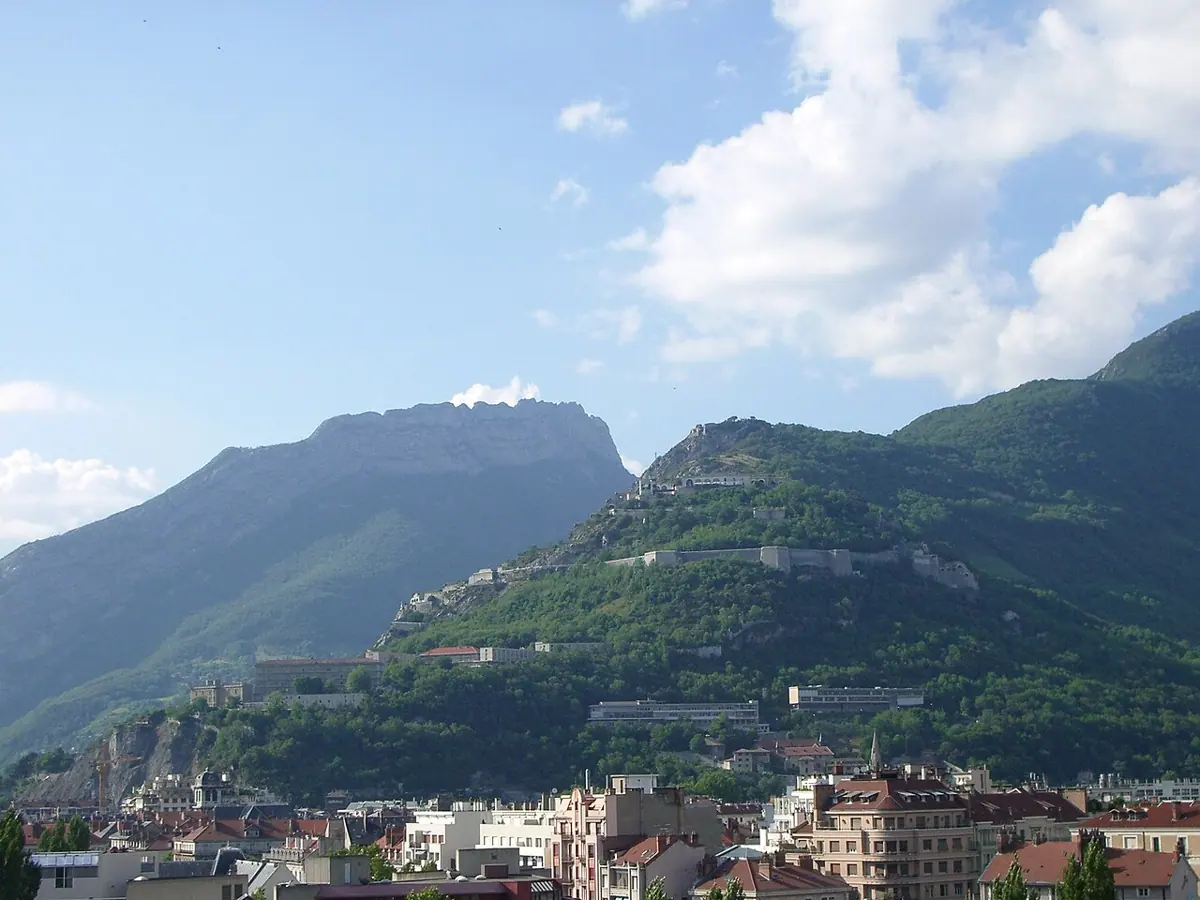 Festung Bastille auf dem Felsen über Grenoble