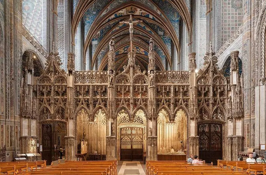 Filigraner Lettner im Inneren der Kathedrale Sainte-Cécile in Albi