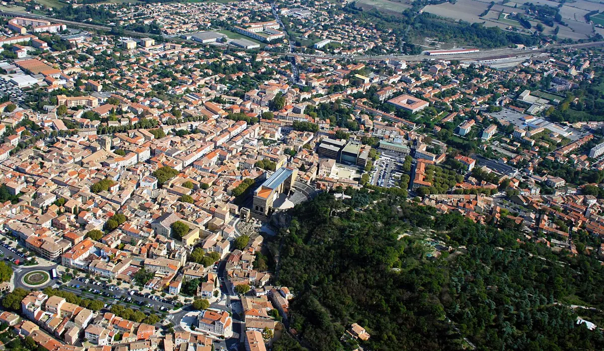 Luftbild der Altstadt von Orange