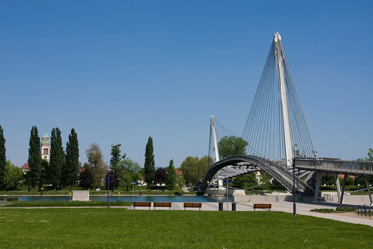 Passerelle des Deux Rives über den Rhein zwischen Straßburg und Kehl