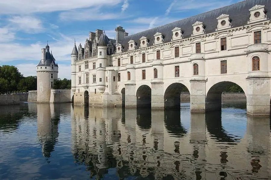 Schloss Chenonceau mit seiner Galerie über dem Fluss Cher.