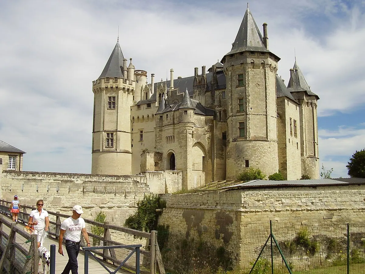 Schloss von Saumur mit seinen hellen Türmen