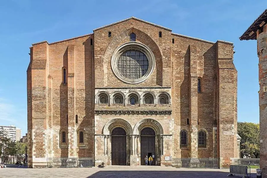 Westfassade der Basilika Saint-Sernin in Toulouse.