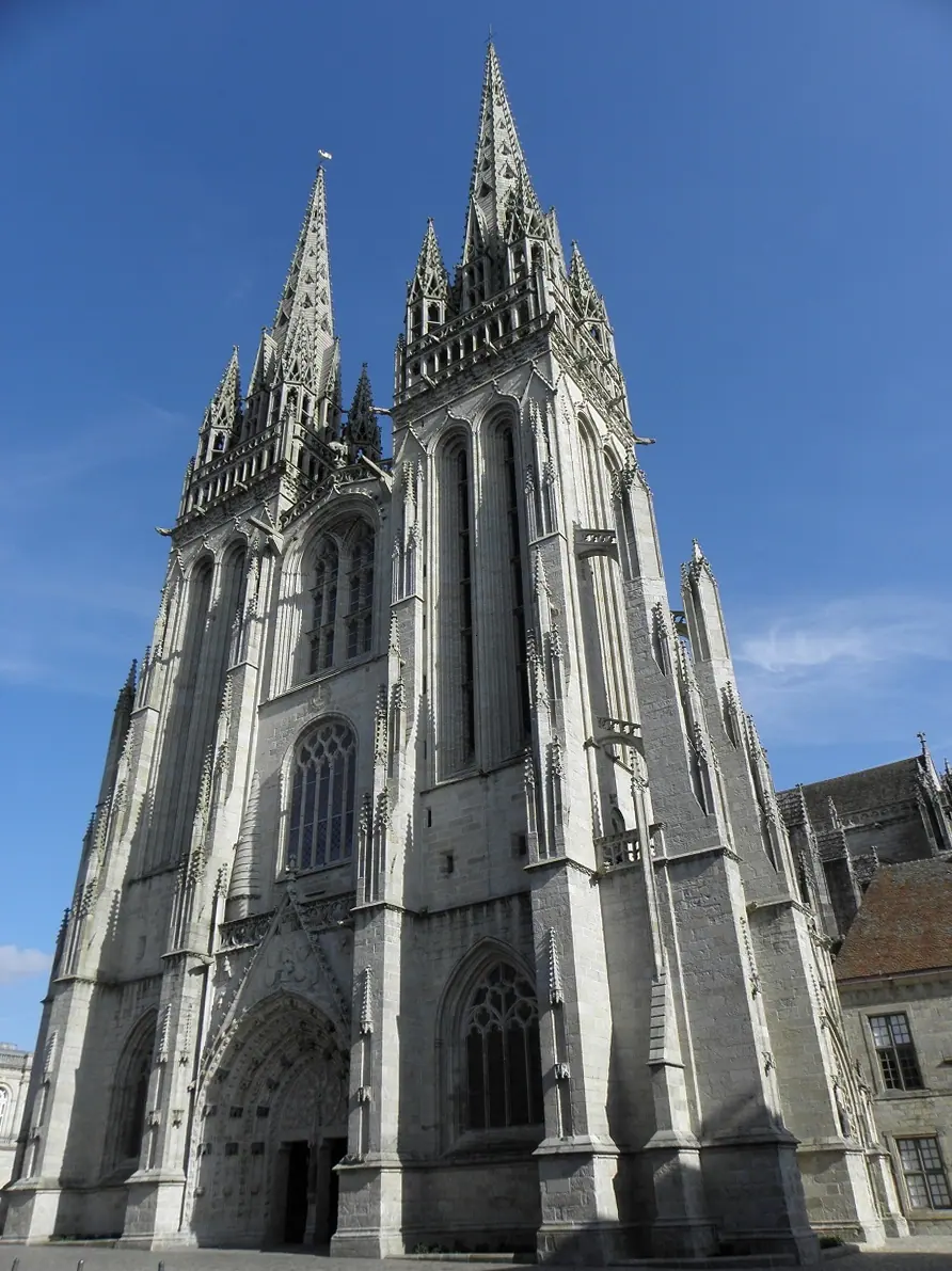 Westfassade der Kathedrale Saint-Corentin in Quimper