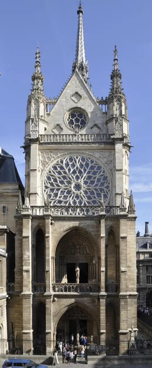 Westfassade der Sainte-Chapelle auf der Île de la Cité in Paris.