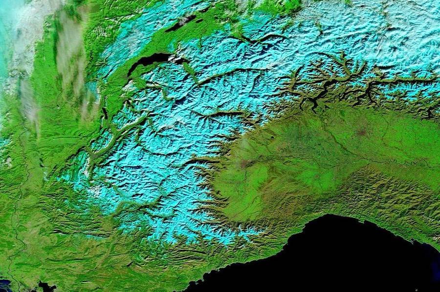Skifahren in Frankreich: Alpen, Pyrenäen & welches Skigebiet passt